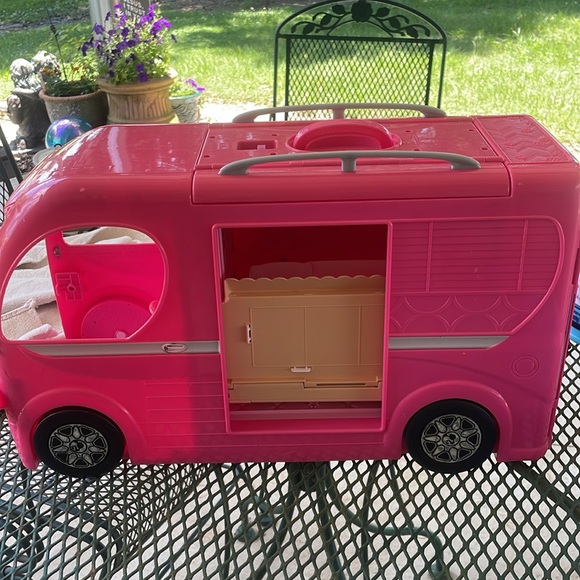 Barbie Pop-Up Camper Playset/Party Bus - Picture 4 of 10